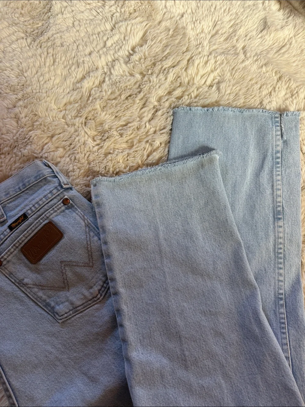 🤠Wrangler Men’s Light Blue 34” Relaxed Jeans Cowboy cut raw hem 31” inseam